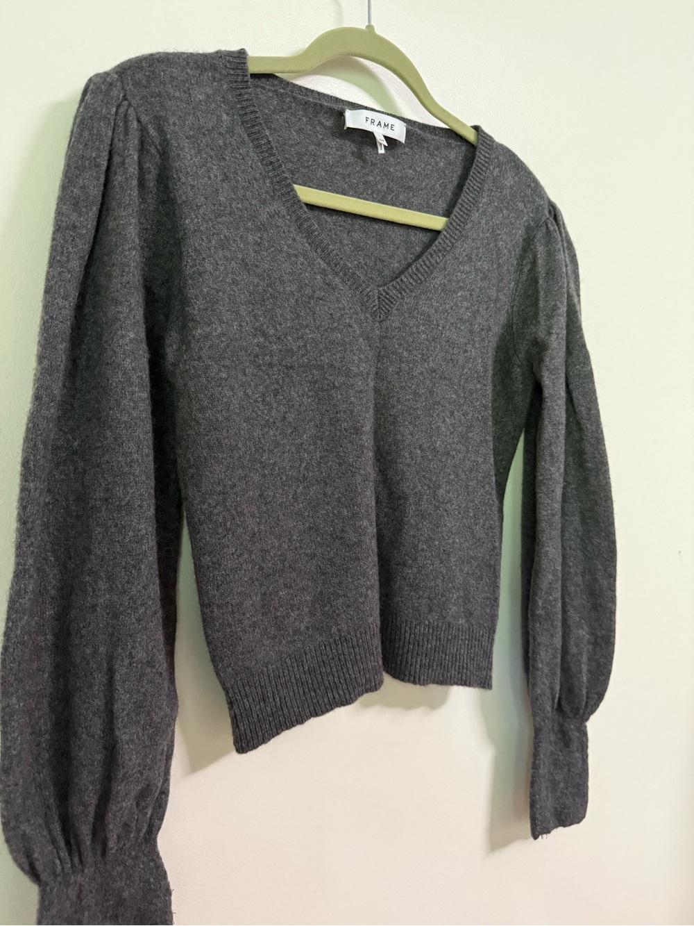 FRAME V-Neck Balloon Sleeve Cashmere in Dark Gris Heather Size S